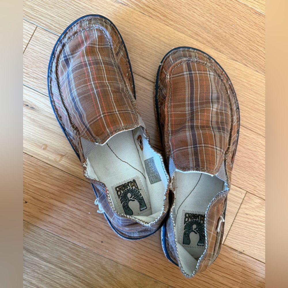 Simple Slip-On Shoe - size 10